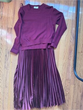 Gibson Latimer Wine Pleated Midi Dress with Knit Top